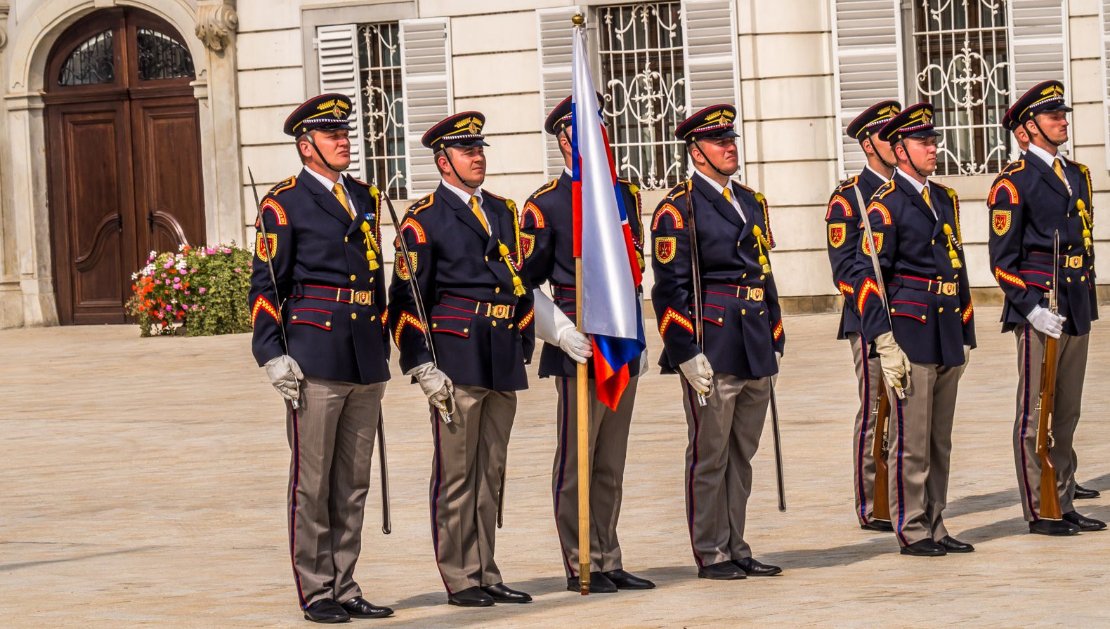 Bratislava: Changing of the guards at the presidential palace