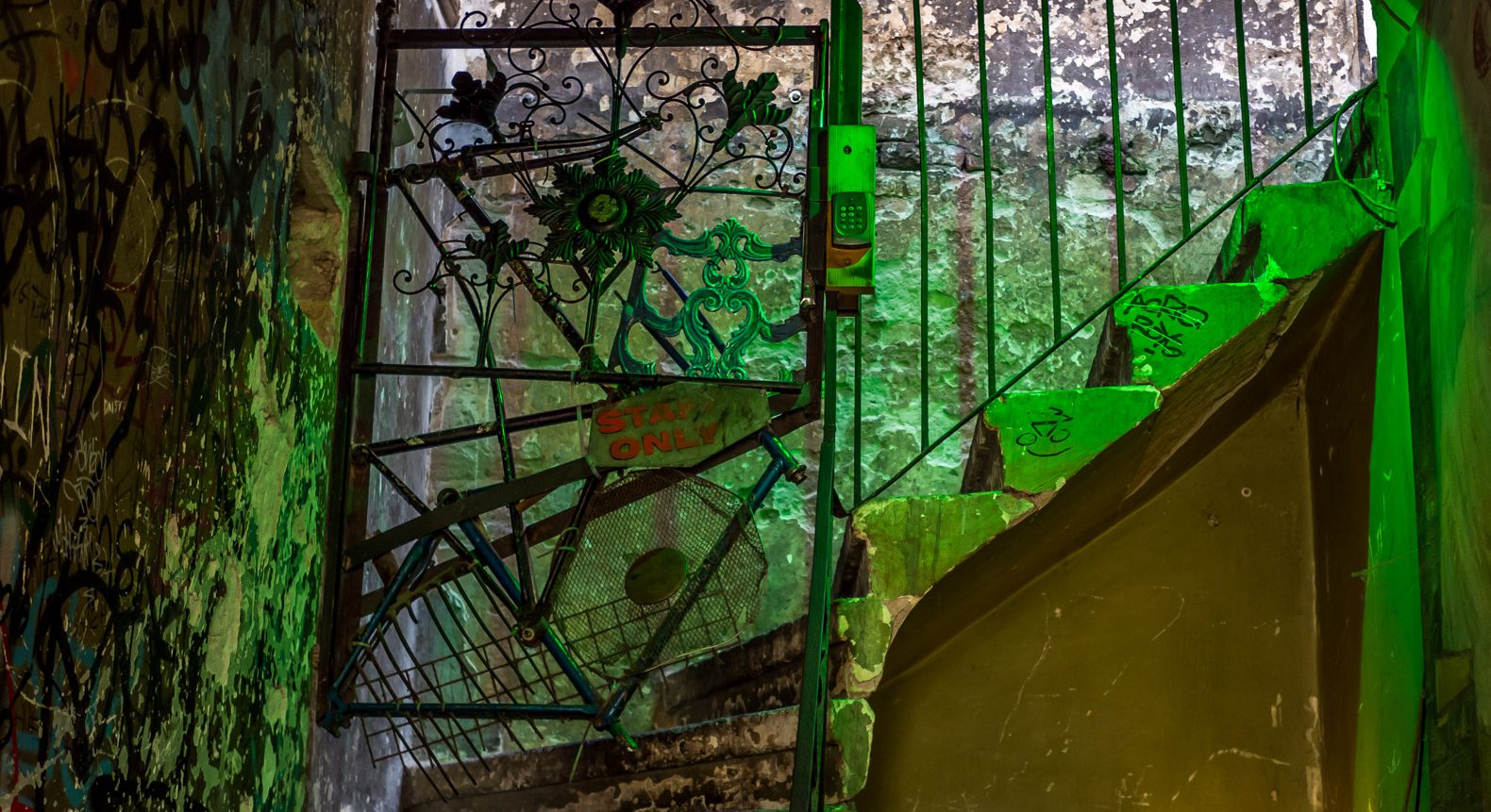 Ruin pubs in Budapest: Szimpla Kert staircase