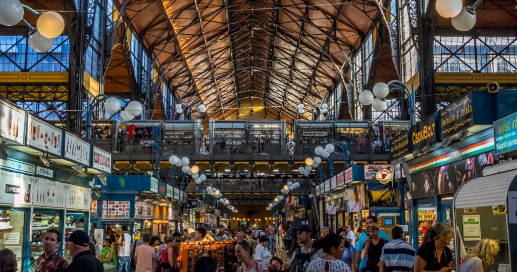 The best places to eat in Budapest: get your picknick at the great market hall