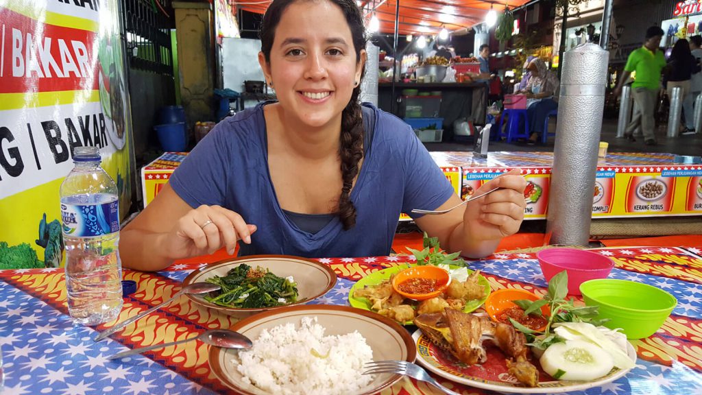 Awesome things to do in Yogyakarta - Dinner at a food stall at Jalan Malioboro