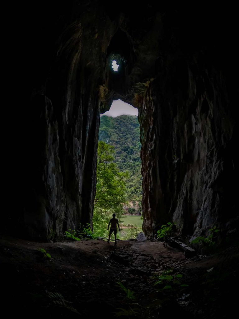 Nong Khiaw Cave Pha Kuang