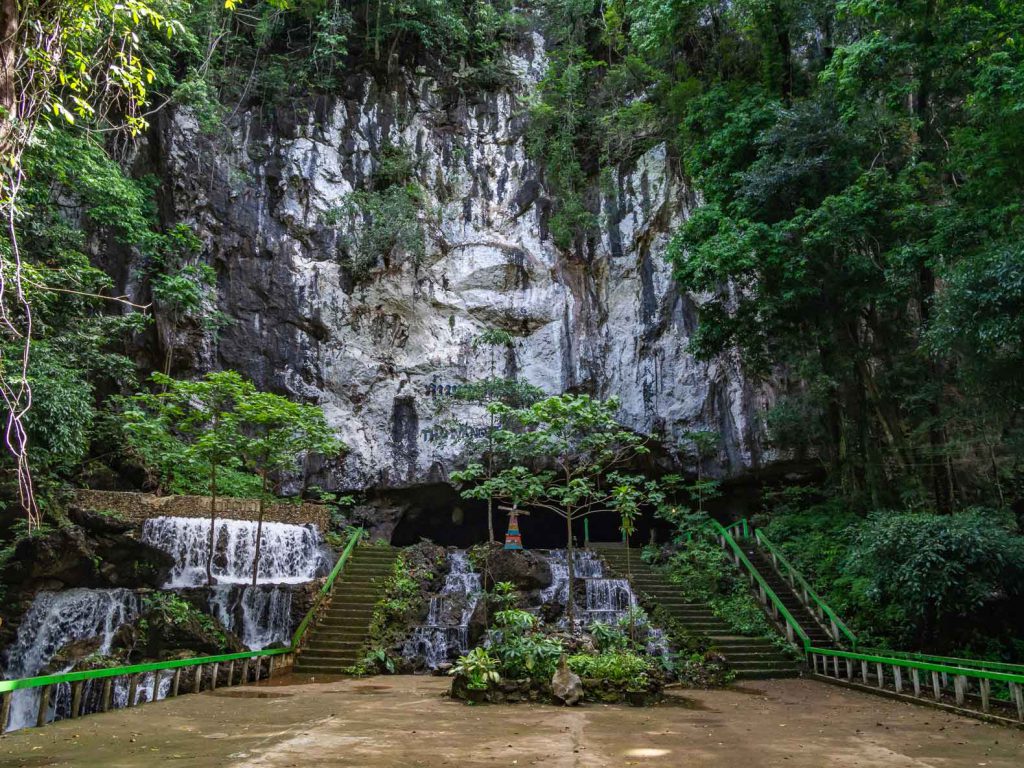 Entrance to Tham Nang Aen