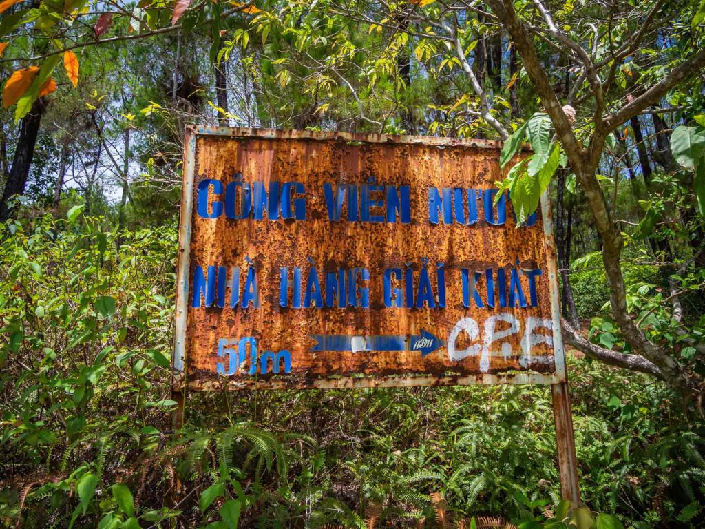 Urbexing at the abandoned Hue water park