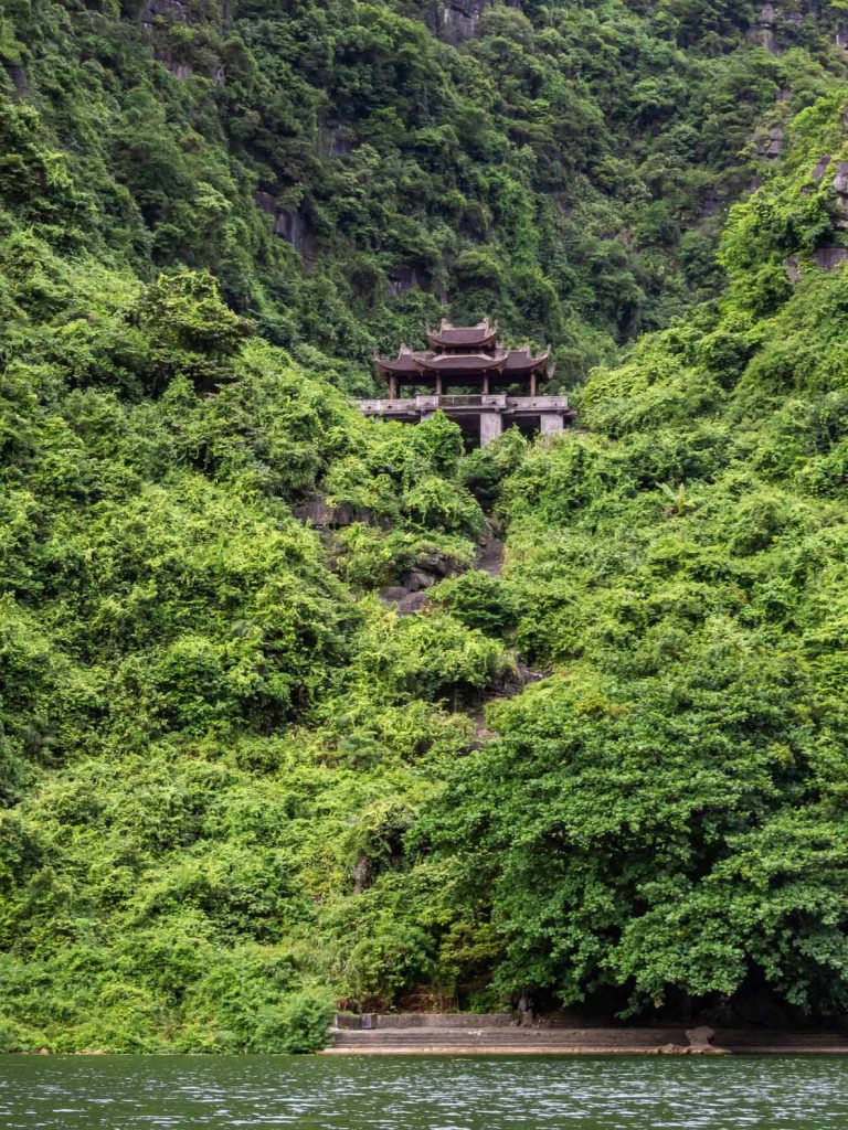 Trang An or Tam Coc? You'll only see this lovely temple in Trang An!