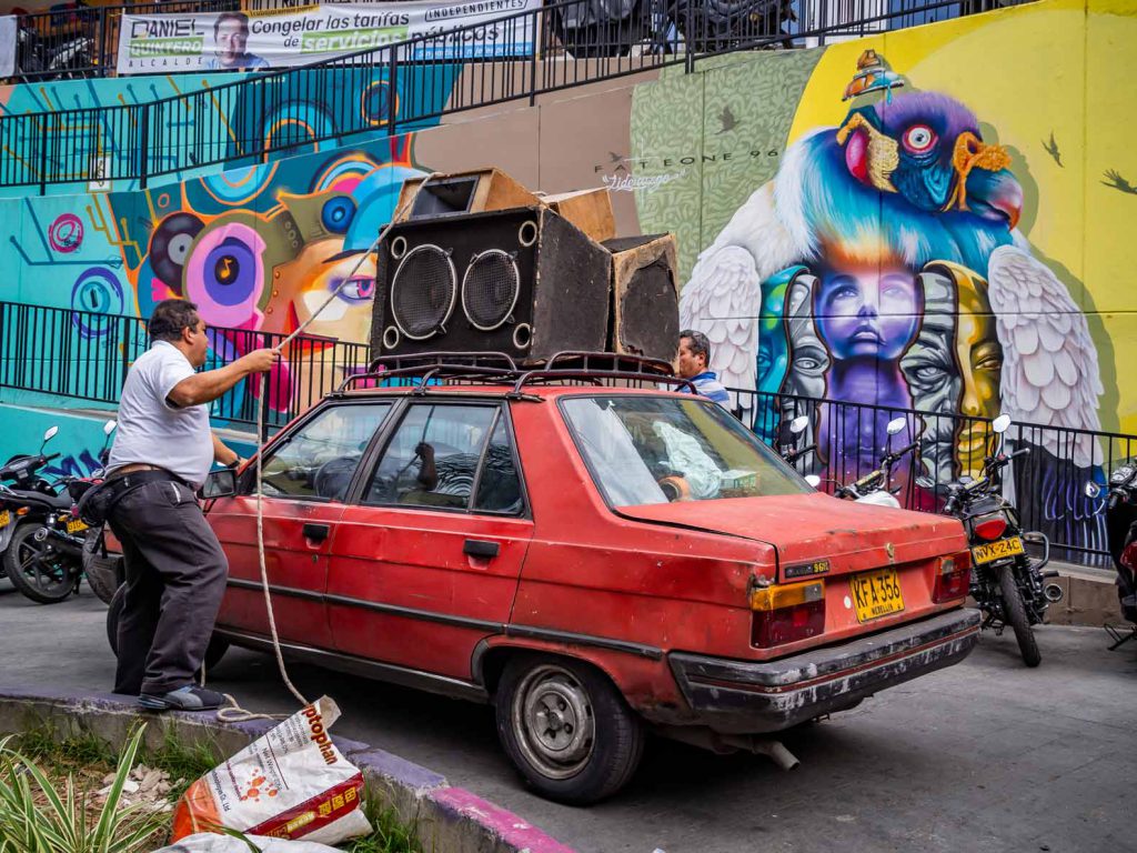 A guy in Comuna 13 in Medellin (Colombia) moving his soundset